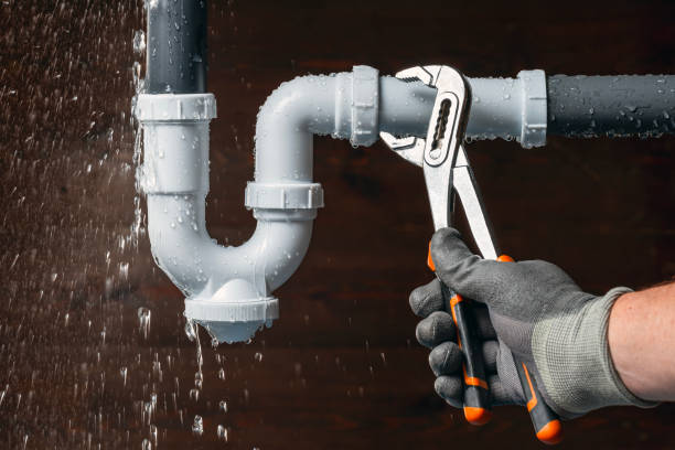 Professional Leak Detection technician working in Salamonia, IN